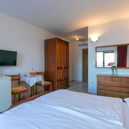 Adria Brela Apartments 외부 사진
