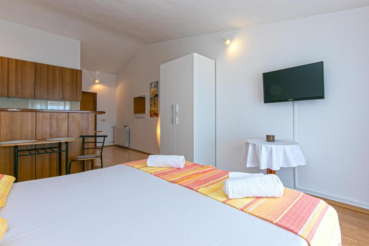 Adria Brela Apartments 외부 사진
