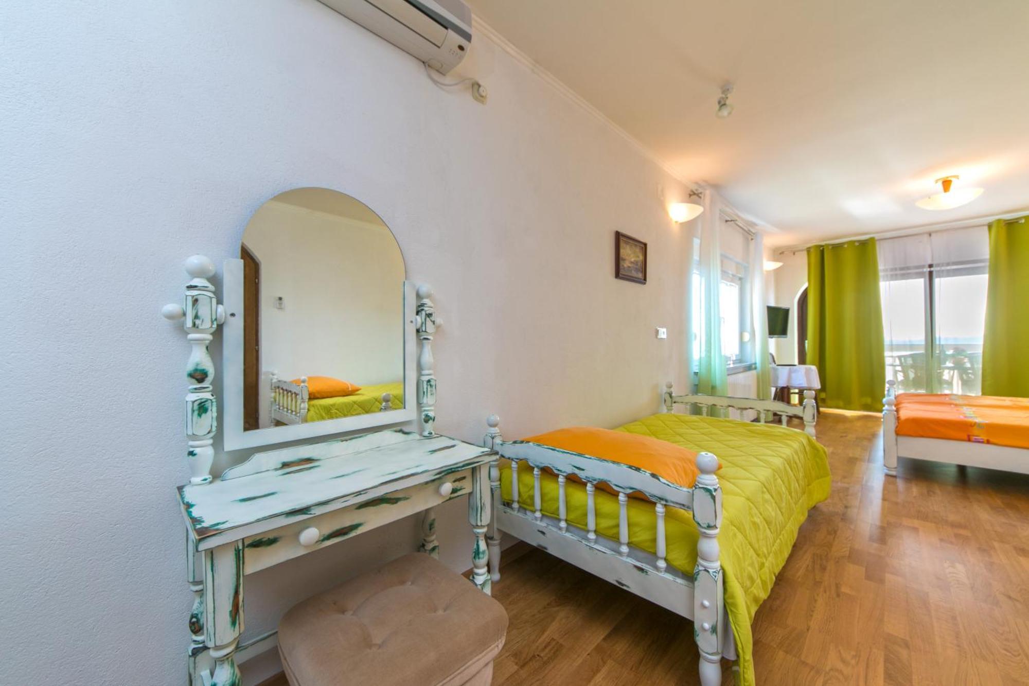 Adria Brela Apartments 객실 사진